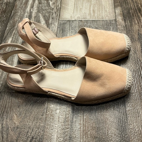 New Banana Republic Banana Republic Beige Espadrille Flats Size 8.5 - Picture 2 of 11